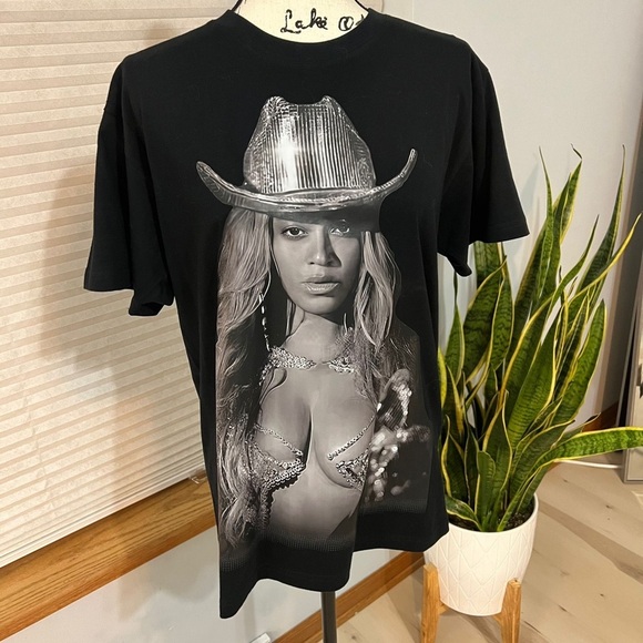 BEYONCÉ, Outside all summer 2023 Tour Tshit - Picture 1 of 7